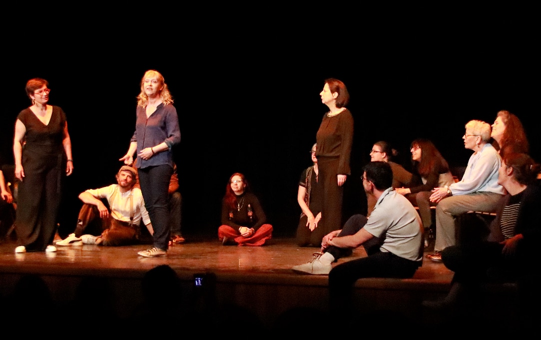 Les conteurs de la compagnie réunis pour le festival