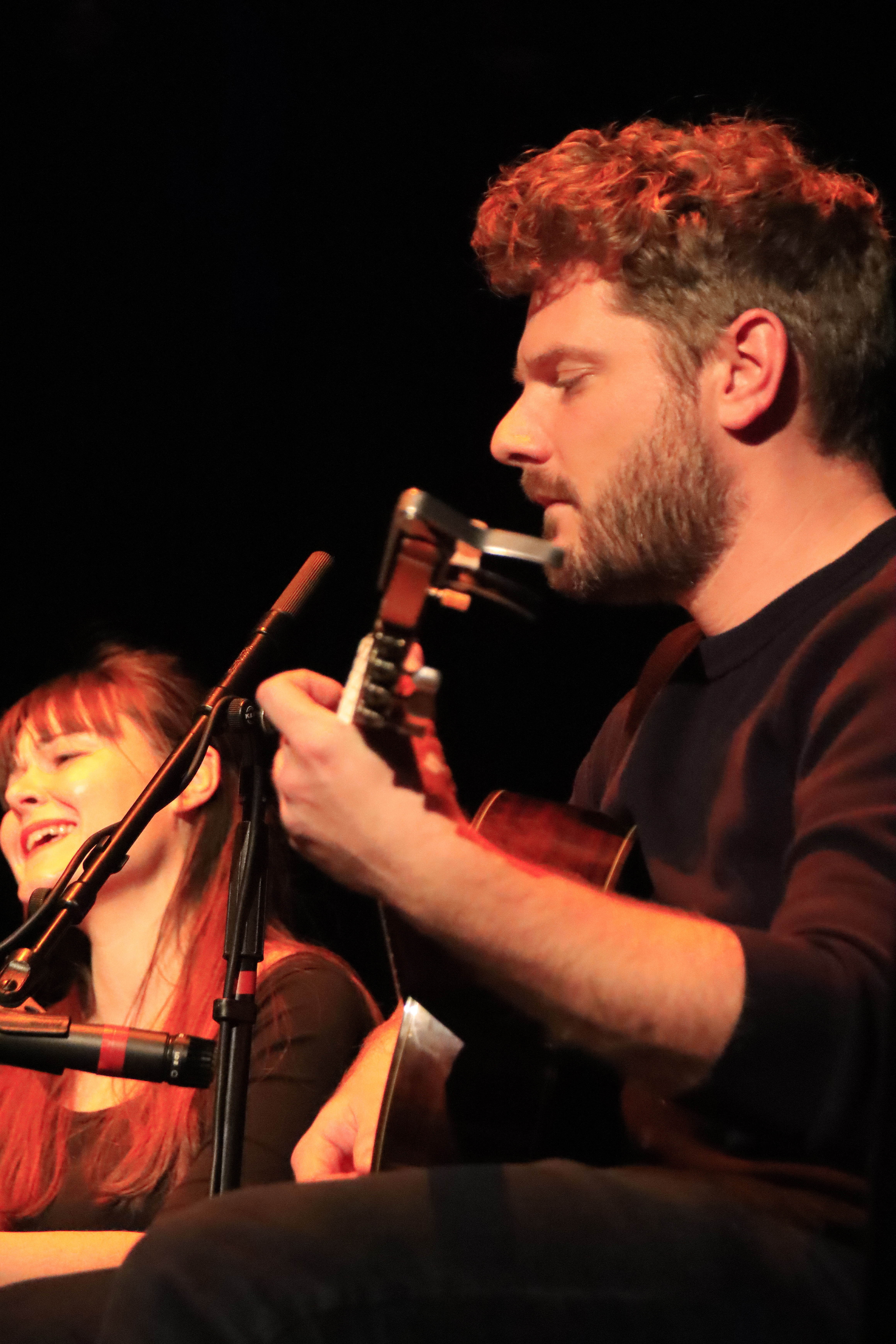 Les musiciens accompagnent les conteurs